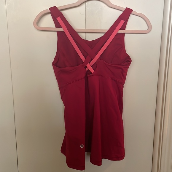 Lululemon size 6 running tank with built-in bra. Excellent condition - Picture 2 of 5